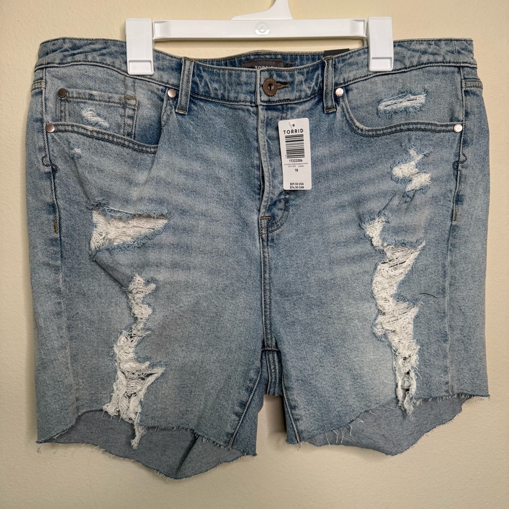Torrid - distressed denim short 5” - size 18